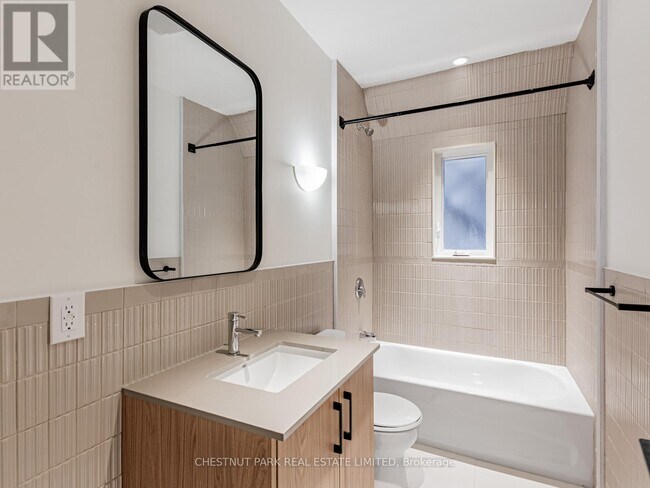 Photo du bâtiment - 2528-2528 Yonge St