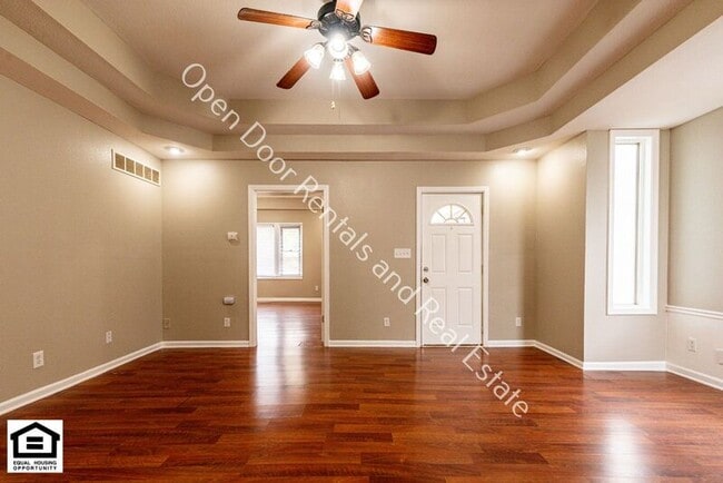 Building Photo - 733 3rd St