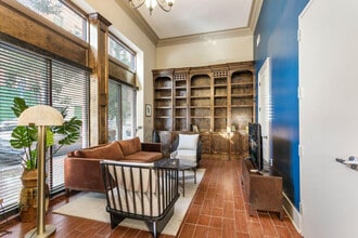 Building Photo - 30 Baronne St