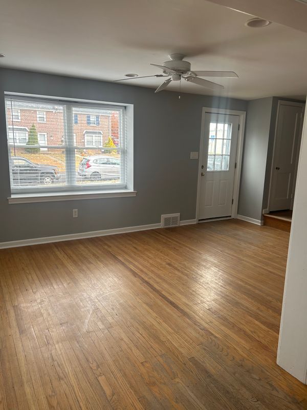 Building Photo - 1924 Guernsey Ave