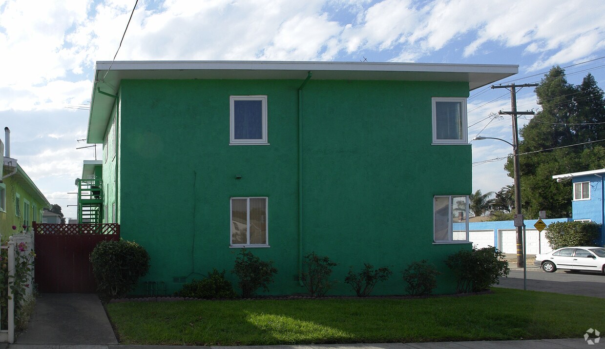 Building Photo - 8908-8910 Plymouth St