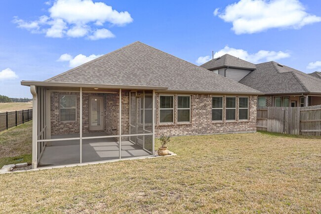 Foto del edificio - 15702 Rosemary Hl Ln