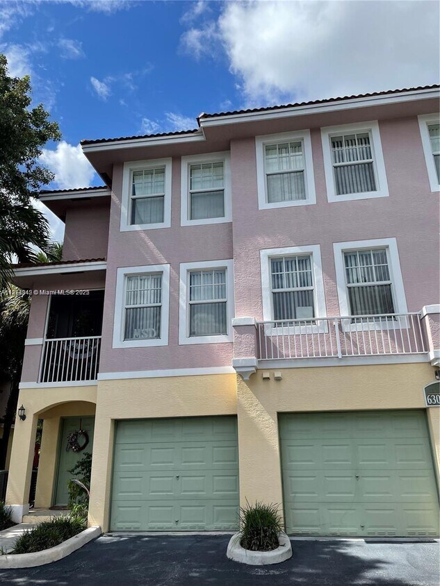 Foto principal - 6312 W Sample Rd