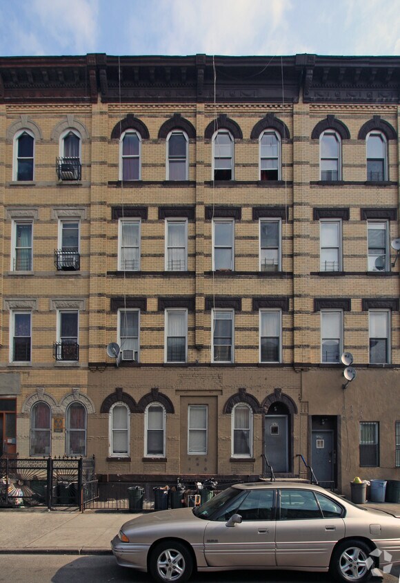 Foto principal - 727 Knickerbocker Ave
