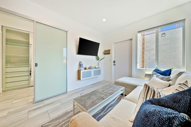 Foto del edificio - 732 Ventura Pl