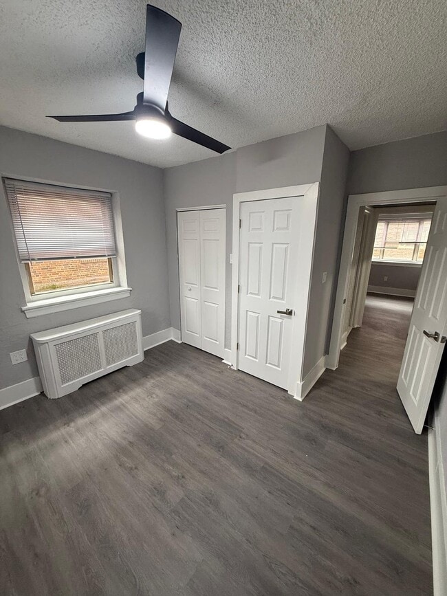 Photo - 215 W Walnut Ln Apartment