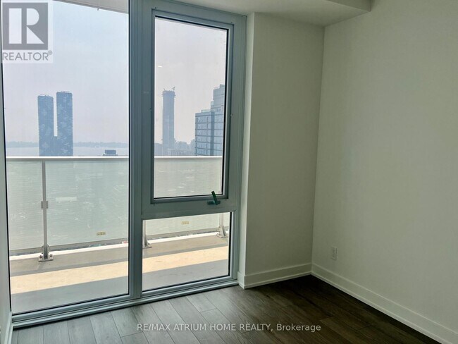 Photo du bâtiment - 88 Queen St E