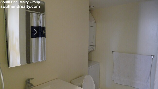 Building Photo - 664 Tremont St