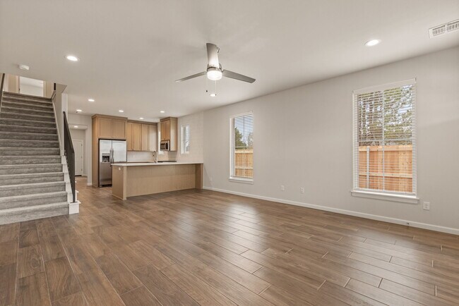 Foto del edificio - 319 W Commercial St