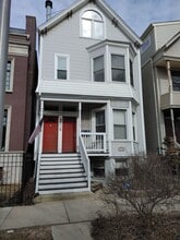 Building Photo - 1528 W Wellington Ave