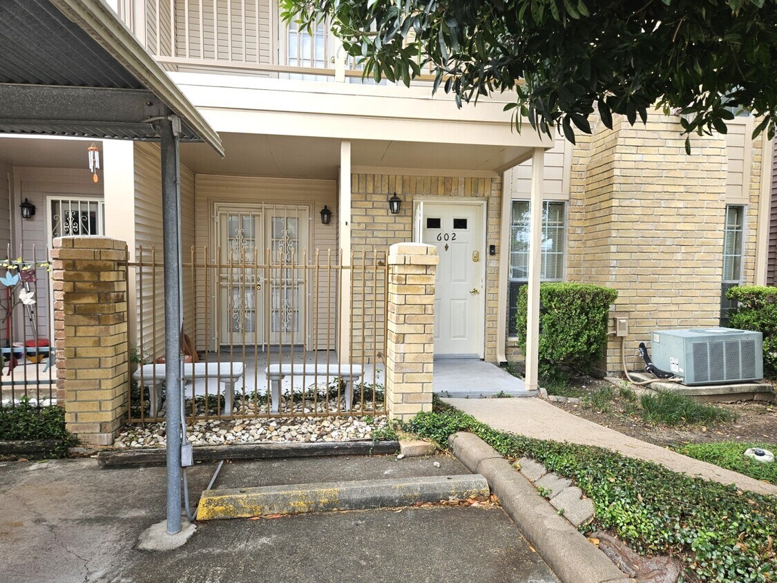 Foto principal - 3100 Jeanetta St