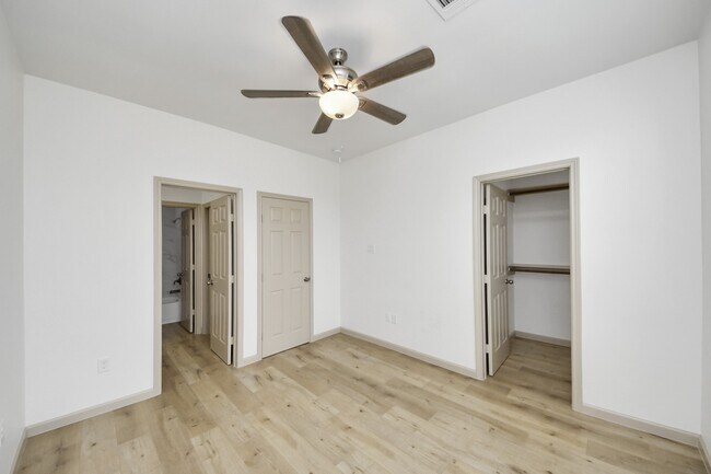 Building Photo - 2119 Esther Dr