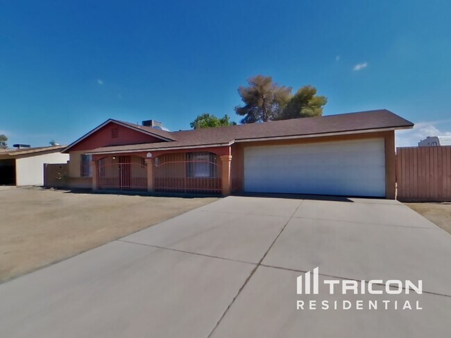 Building Photo - 4801 W Larkspur Dr