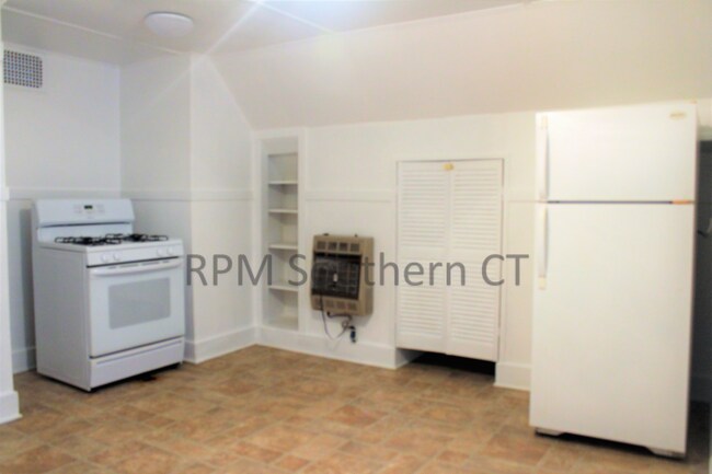 Building Photo - 2 bedroom in Seymour CT 06483-3129