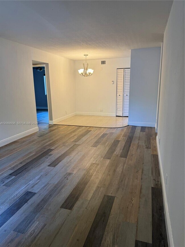 Foto del edificio - 103 Gardens Dr