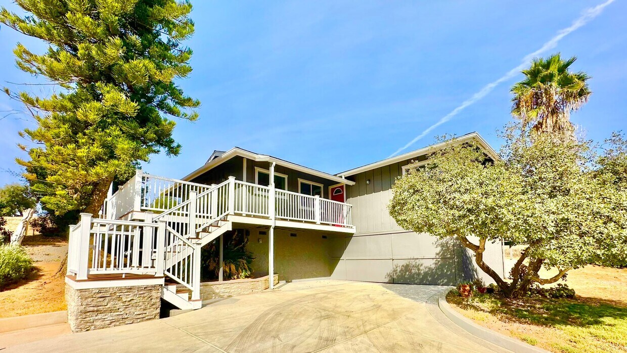 Primary Photo - Beautifully Remodeled Home, Spacious & Lar...