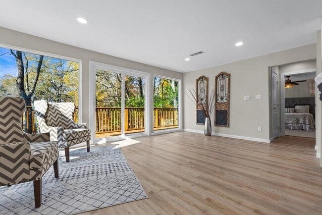 Building Photo - 2155 Hickory Trce