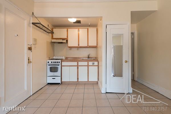 Building Photo - 42 Saint Johns Pl