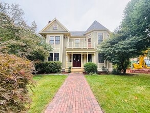 Building Photo - 176 Waltham St