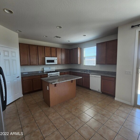 Foto del edificio - 10872 S 175th Dr