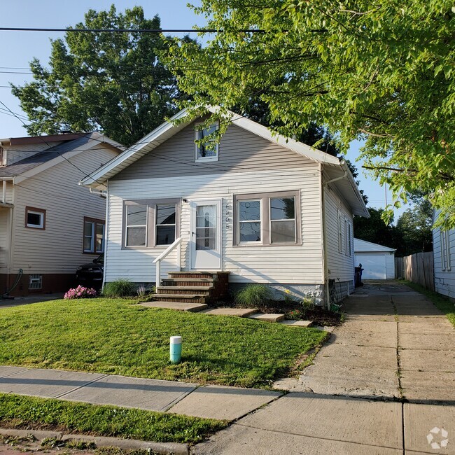 Building Photo - 6805 Flowerdale Ave