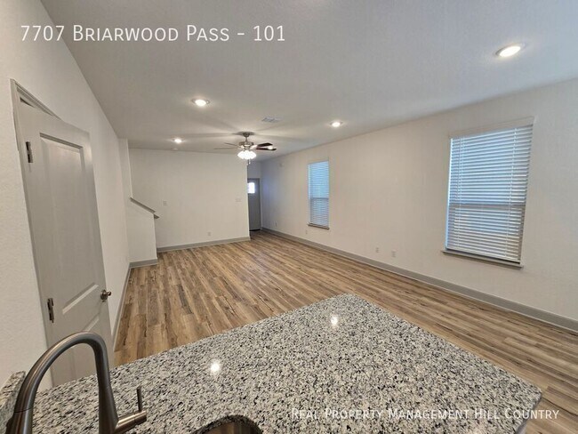 Foto del edificio - 7707 Briarwood Pass