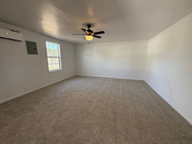 Foto del edificio - Newly Remolded 2 Bed 1 Bath