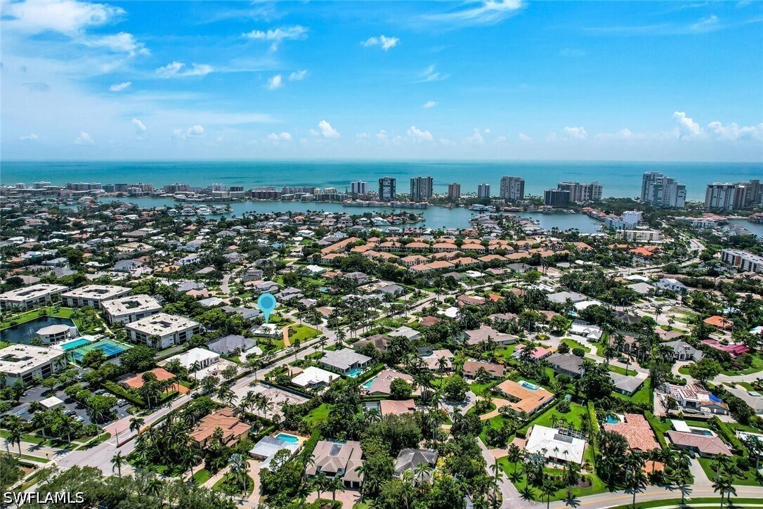Foto del edificio - 740 Park Shore Dr