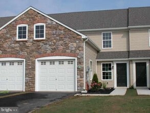 Building Photo - 422 Eisenhower Dr