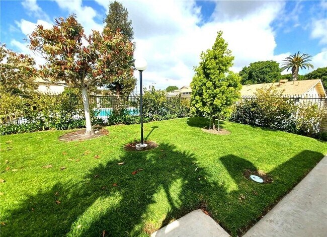 Foto del edificio - 11820 Gloxinia Ave