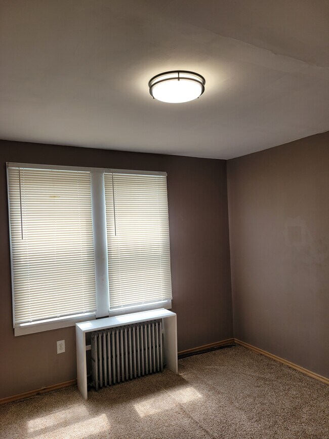 Dormitorio delantero del tercer piso - 1253 W Arch St