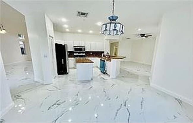 Building Photo - 11041 Harbour Springs Cir