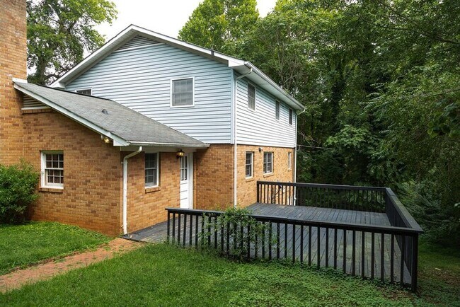 Foto del edificio - Spacious Duplex in Historic Hillsborough