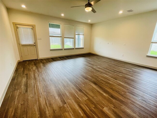 Foto del edificio - 1718 Bryson Heights Dr