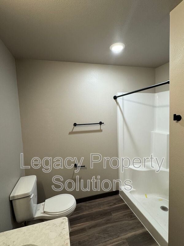 Building Photo - 226 E Greenfield Ln