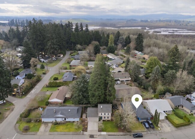 Foto del edificio - 650 SE Alder Ct