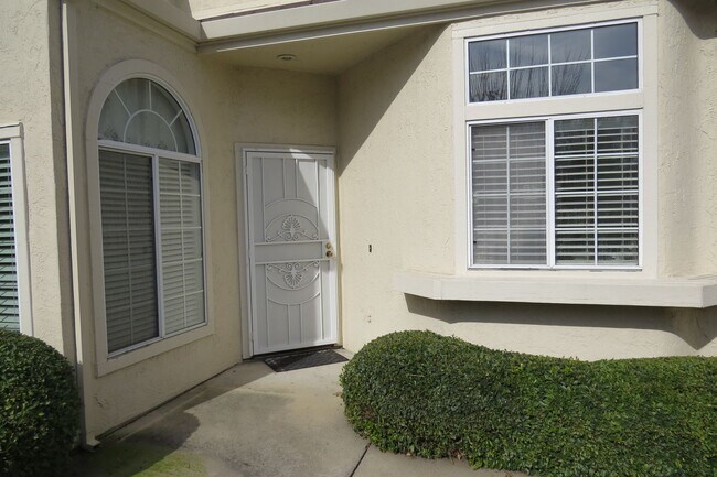 Building Photo - Spacious 2 Bedroom Home Located In Copper ...