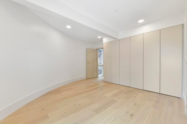 Foto del edificio - 874 E 6th St