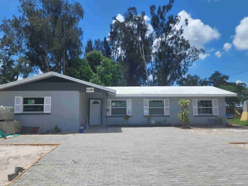 Foto principal - 3107 37th Ave W