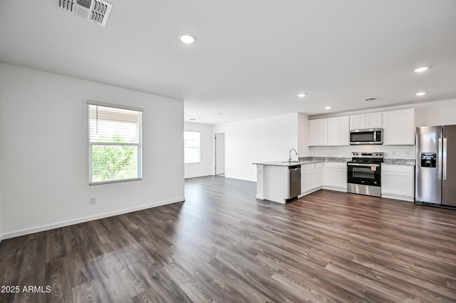 Building Photo - 1855 Yance Dr