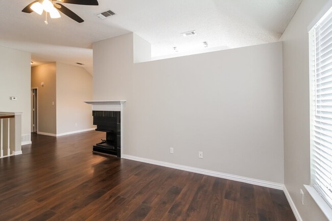 Building Photo - 1115 Colbert Ln