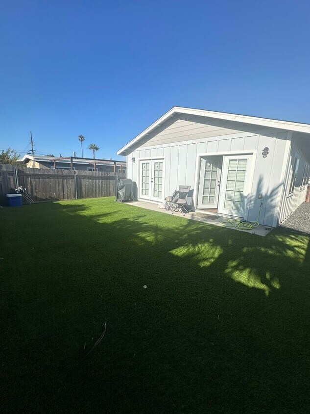 Foto principal - 827 Hemlock Ave