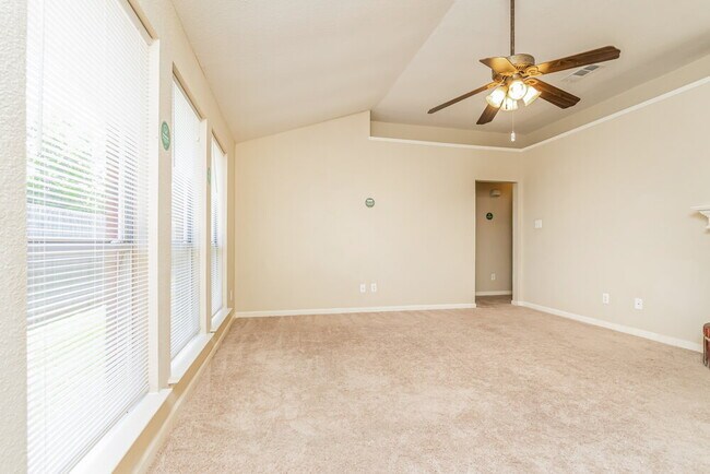 Foto del edificio - 6329 Glen Knoll Dr