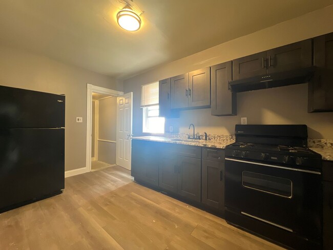 Building Photo - Beautifully remodeled 3 bedroom rental in ...