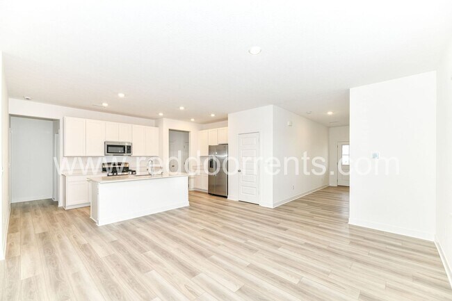 Foto del edificio - Available Now