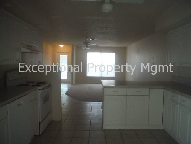 Building Photo - Waterfront 2 Bedroom/2 Bath DUPLEX!