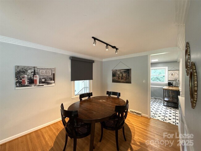 Foto del edificio - 1600 Paddock Cir