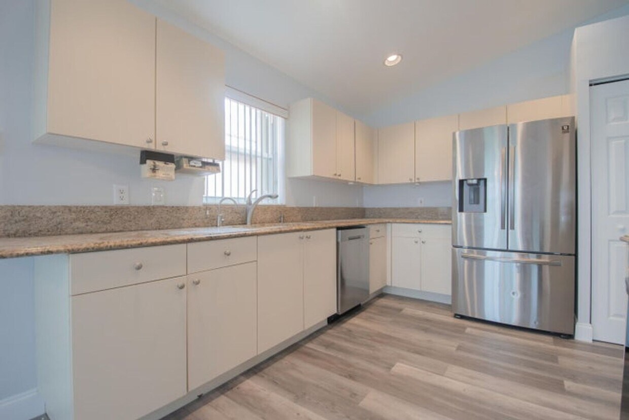 Foto principal - 7243 Modena Dr