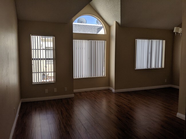 Foto del edificio - 1920 Gardena Ave