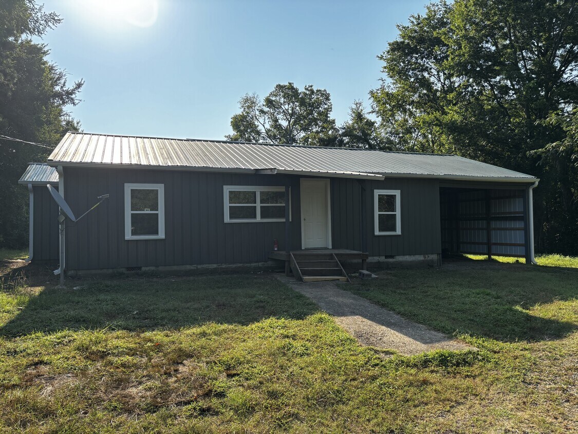 Foto principal - 235 County Rd